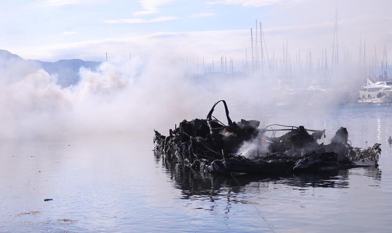 FOTO I VIDEO Ovako izgleda marina u Kaštelima nakon ogromnog požara