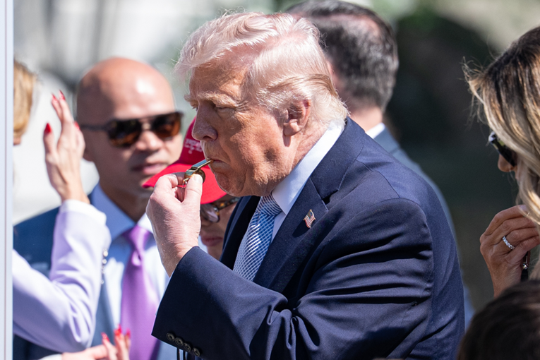 Trump prijeti da će izbrisati "cijelu civilizaciju". EU bez komentara