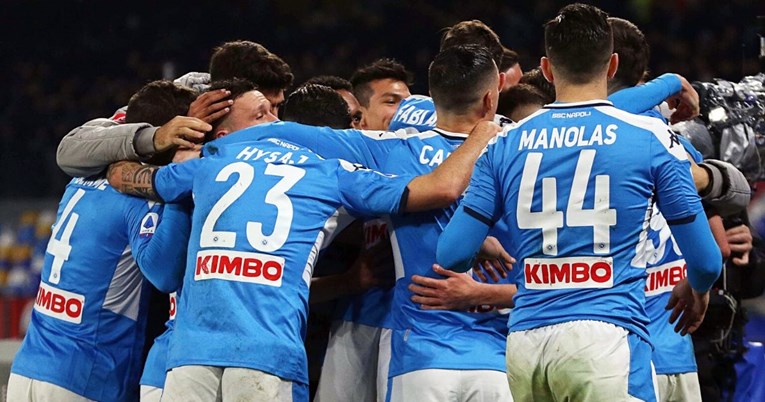 NAPOLI - JUVENTUS 2:1 Otpisani Napoli pomogao Interu i Laziju u borbi za naslov