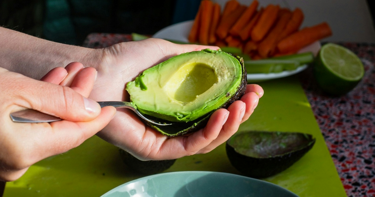 Trik s lukom: Kako sačuvati svježinu avokada?