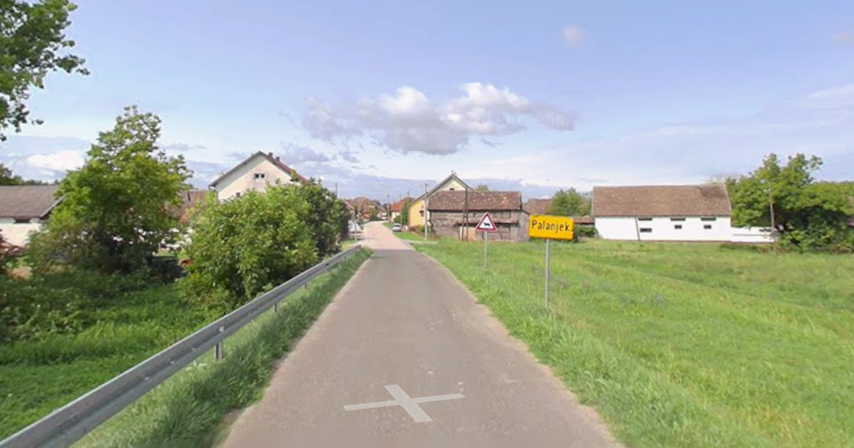 Kod Siska poveli masu pred kuću troje ljudi. Prijetili im i uništavali im imovinu