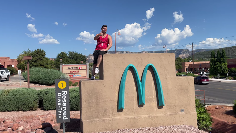 Znate li gdje se nalazi jedini McDonald's s plavim logom i zašto?