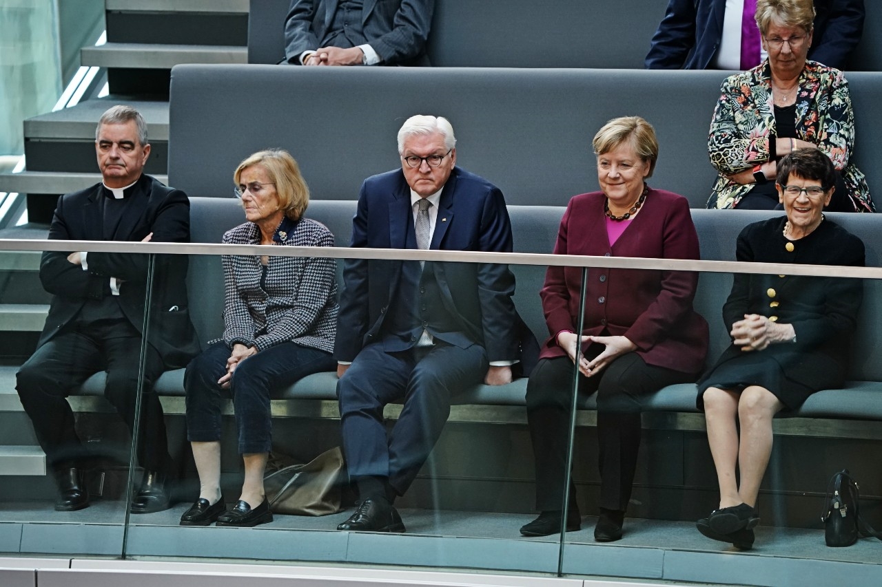 Merkel bila na prvoj sjednici novog saziva njemačkog parlamenta