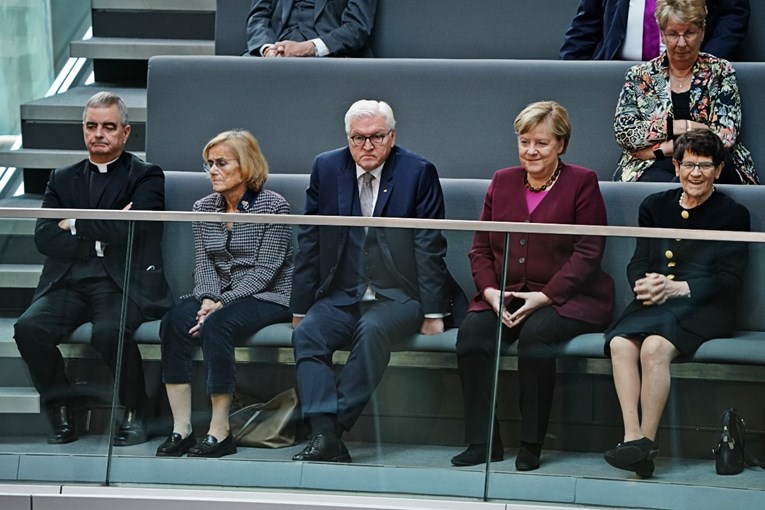 Merkel nazočila prvoj sjednici novog saziva njemačkog parlamenta