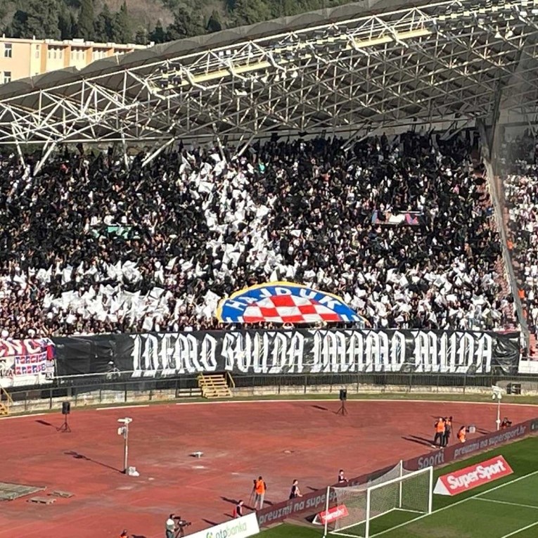 Torcida na utakmici s Goricom podigla transparent na portugalskom. Evo zašto
