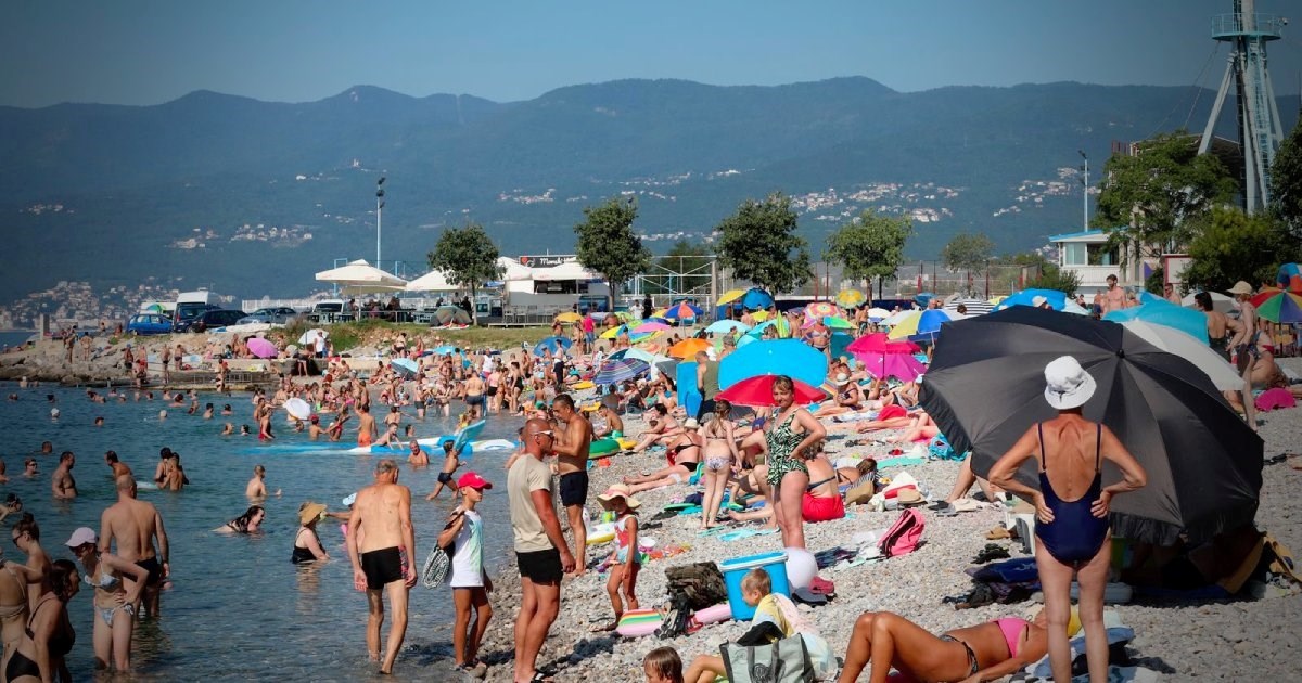 Počele su krađe na plažama. Policija pozvala građane na oprez