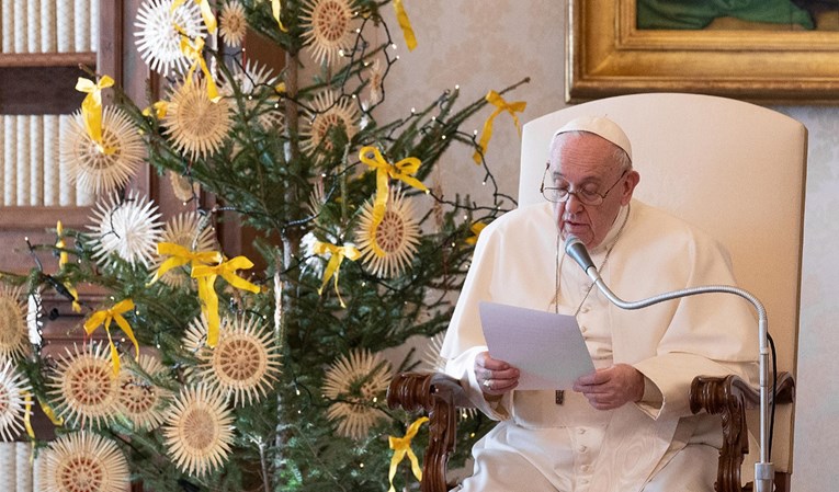 Papa Franjo zbog išijasa neće predvoditi misu