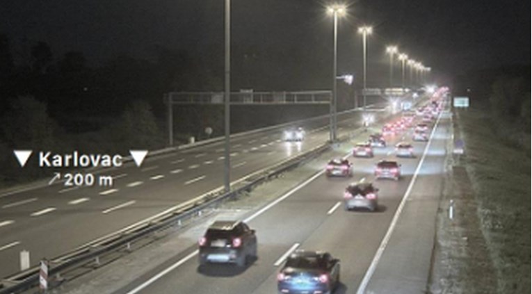 Na dijelovima A1 prema Zagrebu kolone. Prekinut promet u tunelu Grič