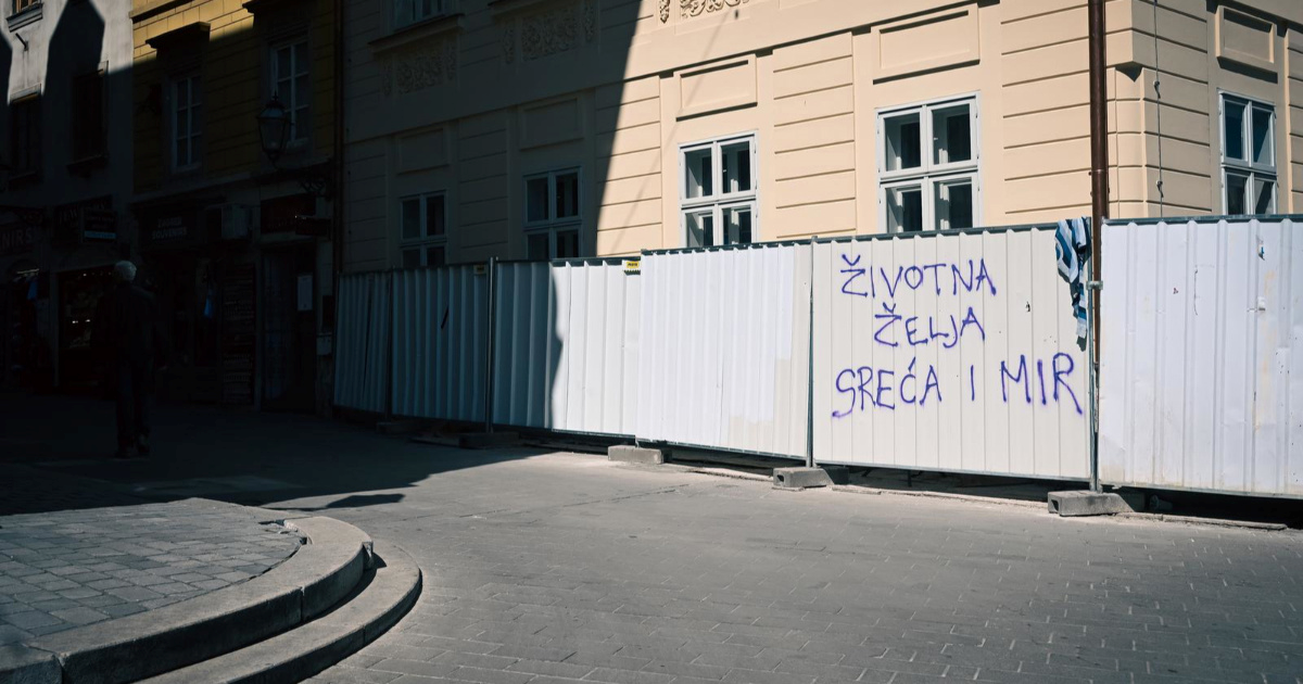 Inspirativna poruka na jednoj ogradi u Zagrebu privukla pažnju prolaznika