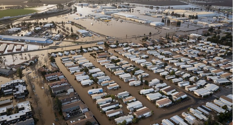17 poginulih u oluji u Kaliforniji. "Našim mukama nije kraj, ove će se nastaviti"