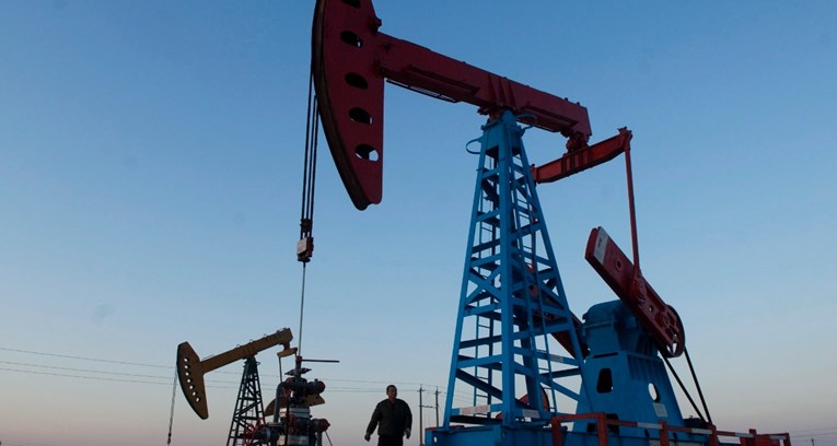Cijene nafte porasle četvrti tjedan zaredom