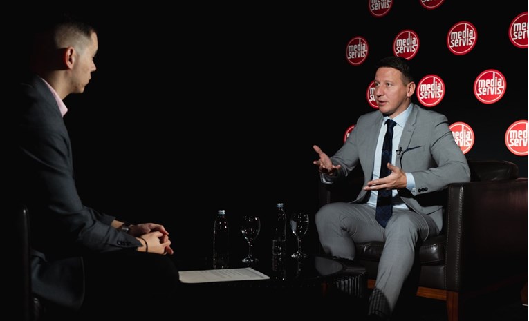 Zurovec: Izađem iz restorana, netko me slika. Je li to život?