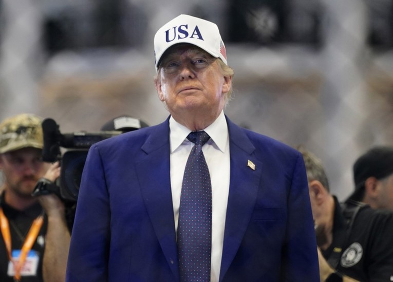Francuski digitalni porez razbjesnio Trumpa, najavljuje carine na vino