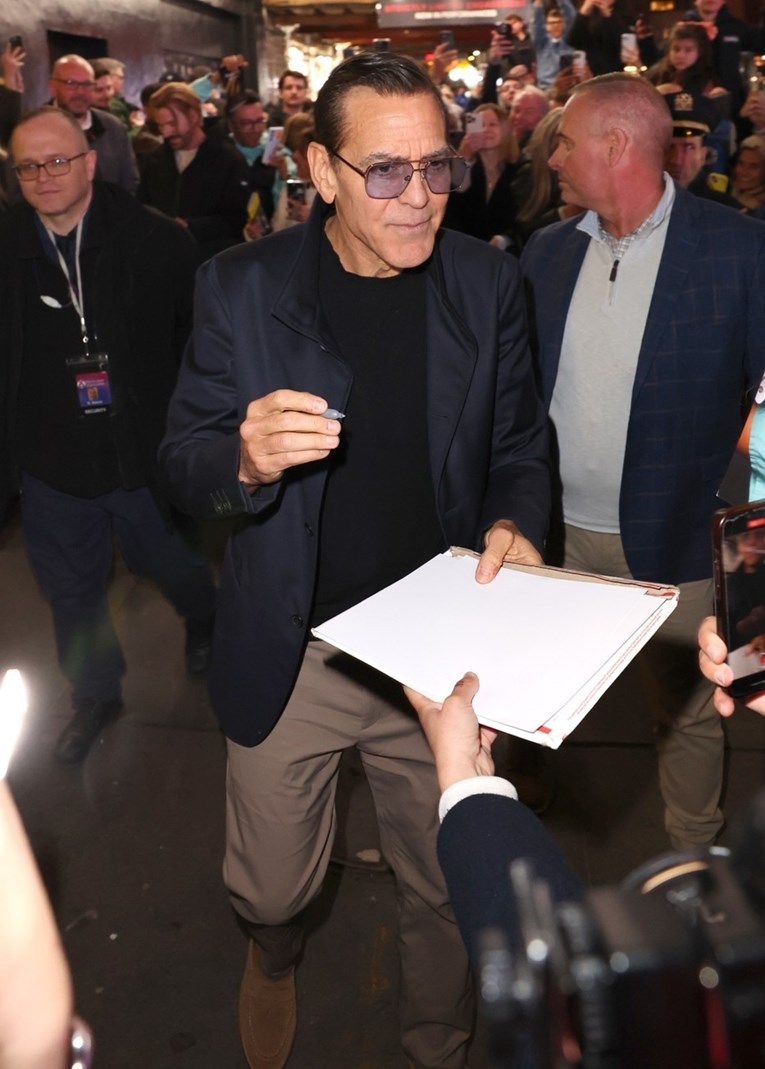 FOTO George Clooney (64) promijenio imidž, fura stil "talijanskog mafijaša"