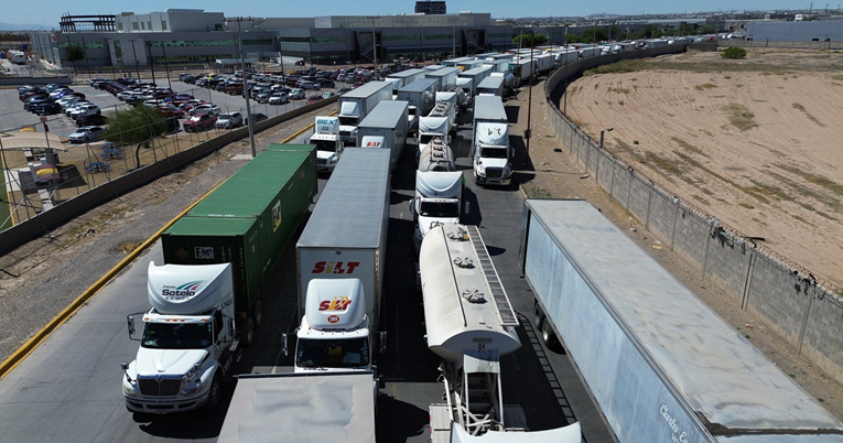 Amerikanci u 0:01 po istočnom vremenu počeli naplaćivati carine od 10%