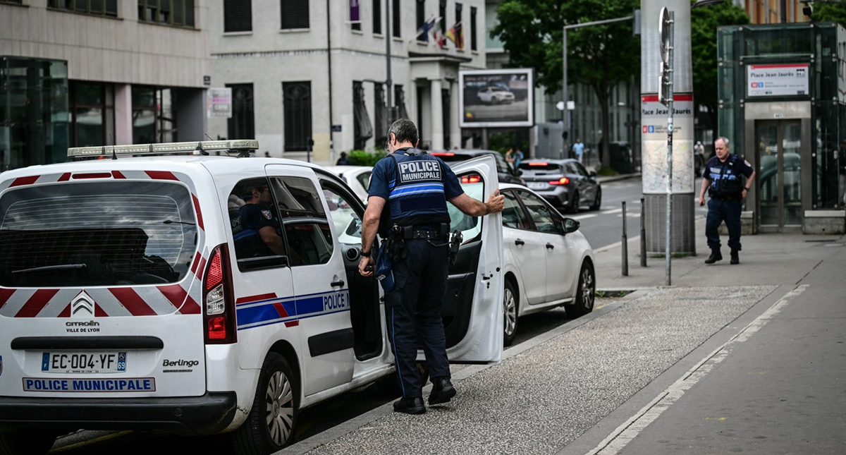 Marokanac nožem izbo četiri osobe u metrou u Lyonu. Više puta je bio hospitaliziran