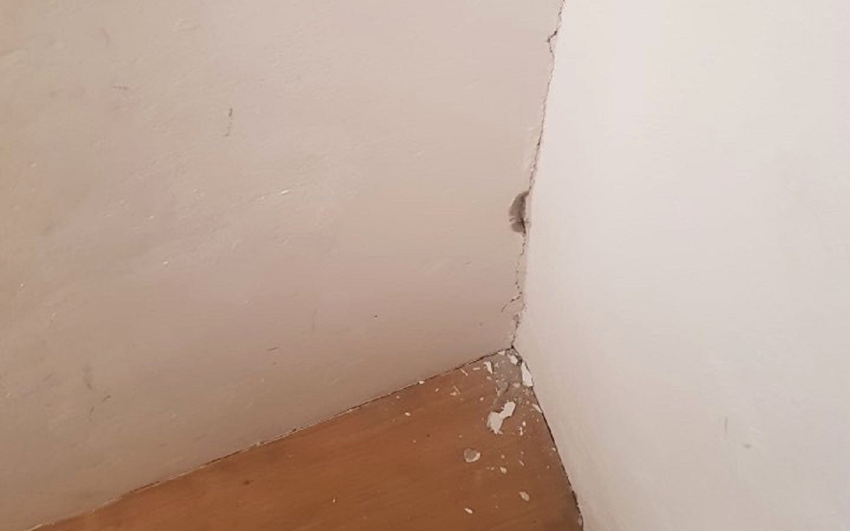 FOTO Zid u stanu u Dubrovniku napukao nakon potresa kod Mostara