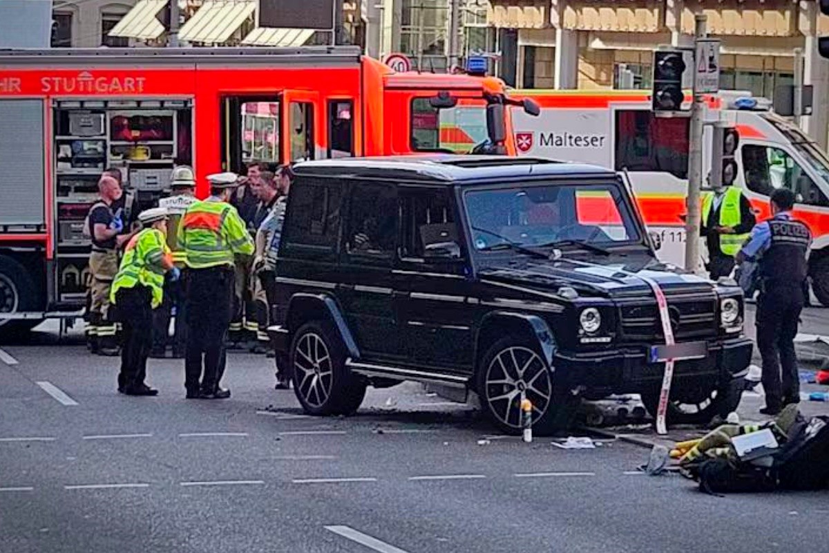 Mercedesom se zabio u ljude u centru Stuttgarta, jedna žena je preminula