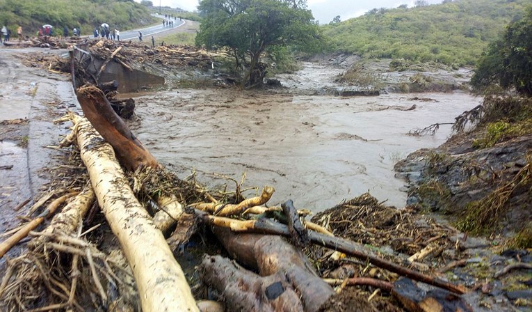 Ogromne poplave u Keniji, najmanje 12 ljudi je poginulo, među njima 7-ero djece
