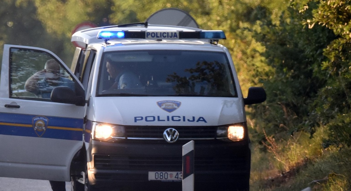 Pijani maloljetnik u Međimurju se zabio u parkirani kamion, suvozač kritično