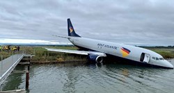 VIDEO Avion u Francuskoj umjesto na pisti završio u jezeru