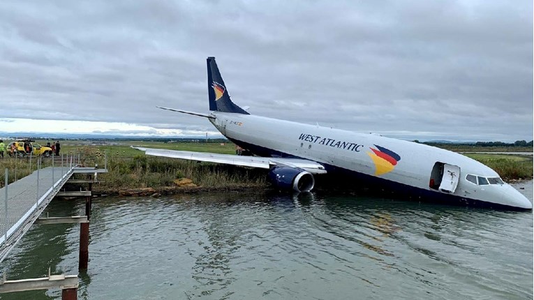 VIDEO Boeing 737 u Francuskoj završio u jezeru