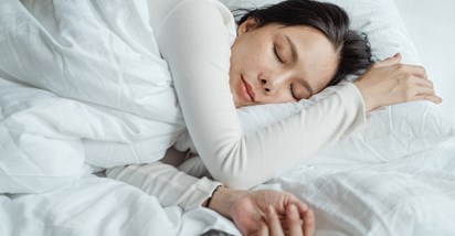 Položaj u kojem spavate može povećati rizik od Alzheimerove bolesti