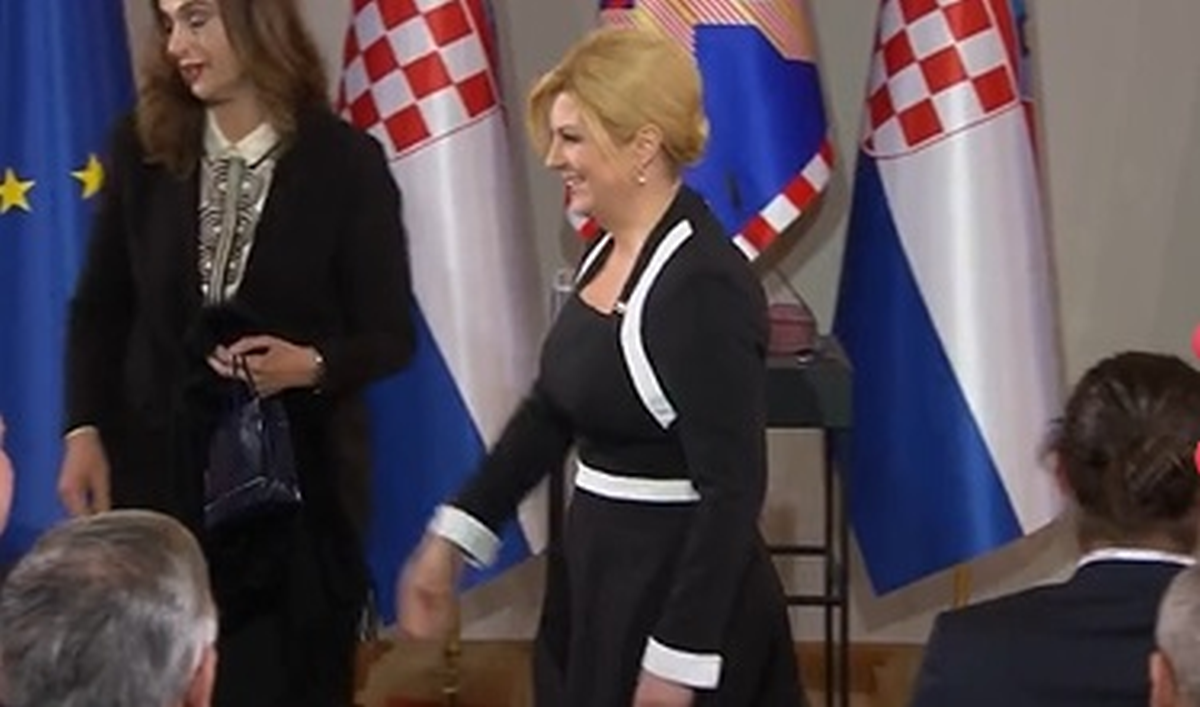 Kolinda u asimetričnoj crno-bijeloj haljini na Milanovićevoj inauguraciji