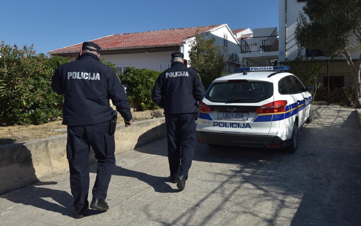 Muškarcu s Paga koji je bacio djecu s balkona potvrđena presuda od 30 godina zatvora