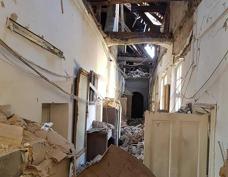 FOTO Pogledajte kako je u potresu stradao Muzej za umjetnost i obrt