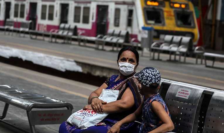 Indija će dio vlakova pretvoriti u karantene za bolesnike zaražene koronavirusom