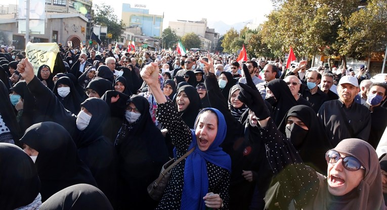 Policija za moral se vraća na ulice Irana. Kontrolirat će jesu li žene "pokrivene"