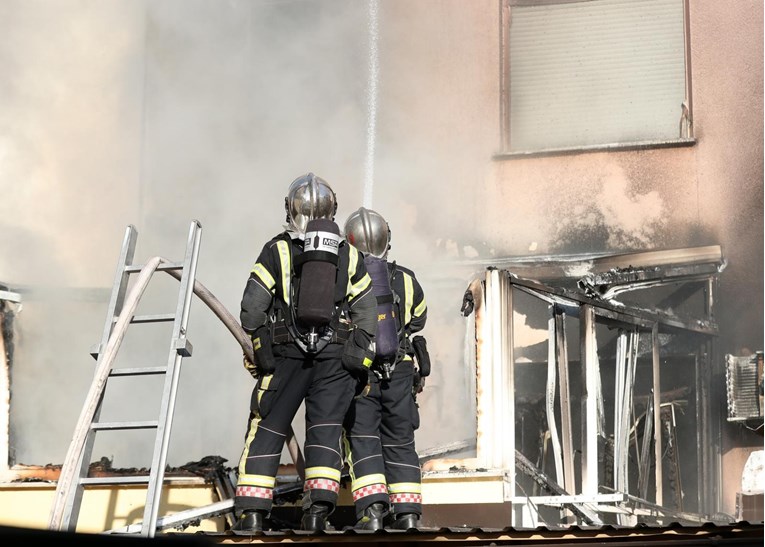 Požar u stanu u zagrebačkoj Dubravi, poginula starica, jedna osoba ozlijeđena
