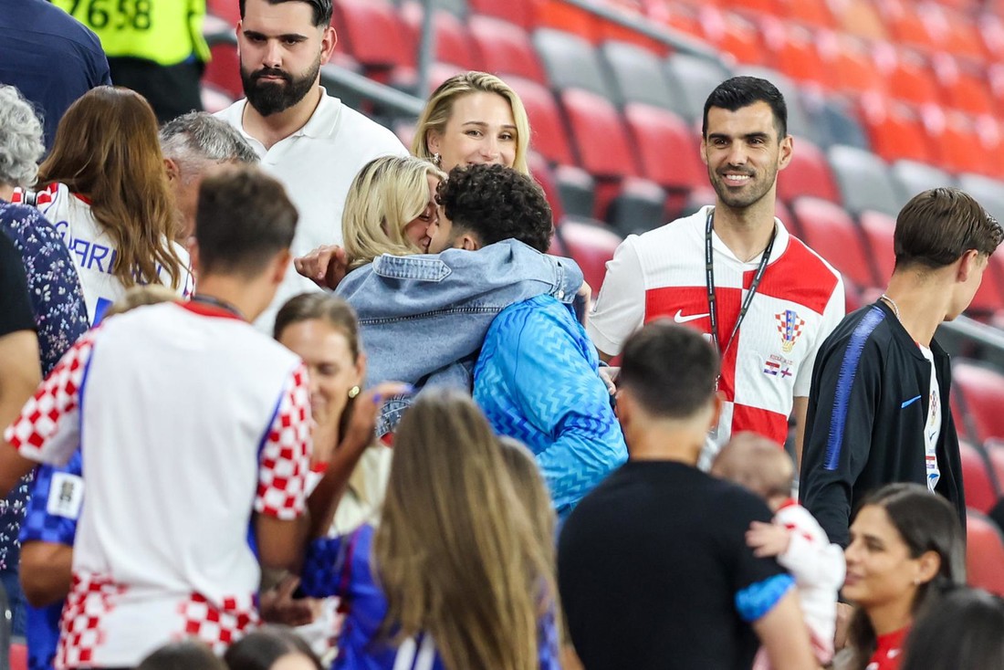 Djevojka Lu bodrila Gvardiola na utakmici u Torontu, poljubili se nakon pobjede