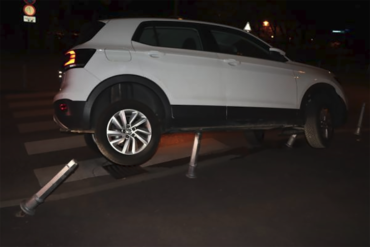 FOTO Pijana vozačica u Zagrebu sletjela s ceste, pogledajte gdje je auto završio