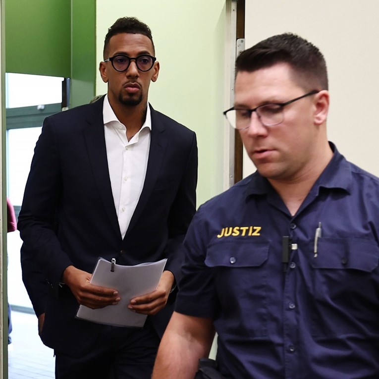 Bayern popustio navijačima, Boateng ostao bez trenerske prakse