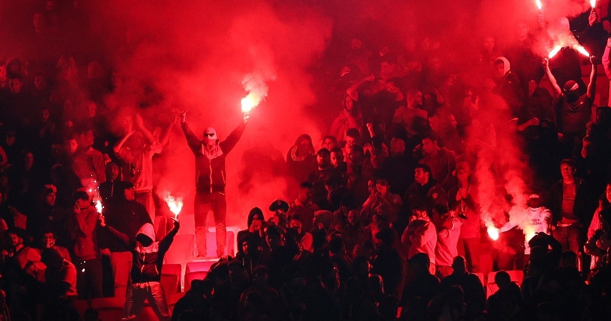 Student u Poljskoj pokušao prošvercati pirotehniku na stadion u vozilu hitne pomoći