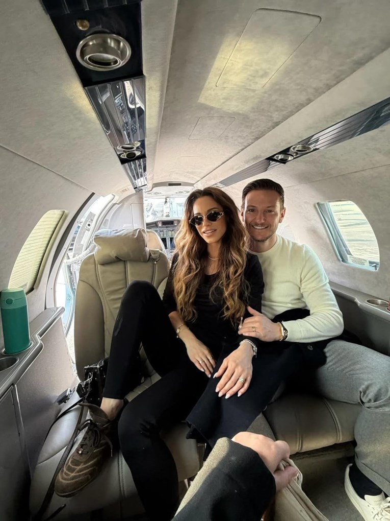 Nakon posjeta Milanu Rakitić i Raquel javili se iz luksuznog privatnog aviona