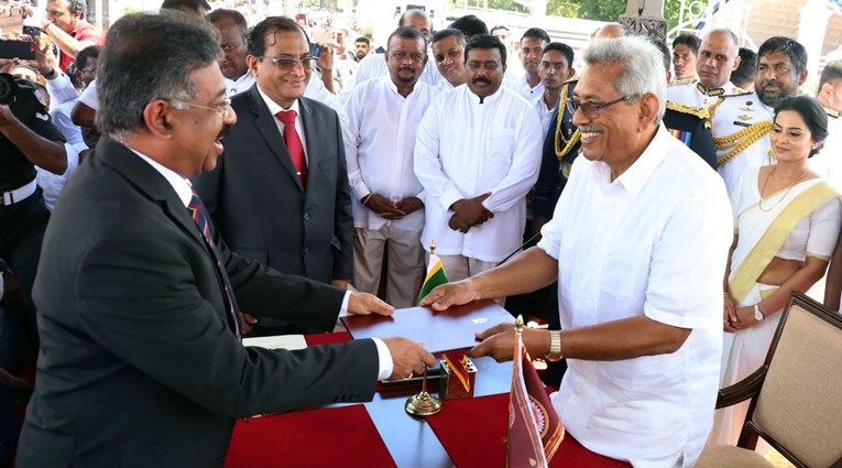 Prisegnuo novi predsjednik Šri Lanke. Brat je prošlog predsjednika