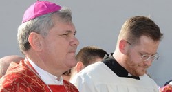 Biskup Košić u propovijedi napao uvođenje informatičkih pomagala u škole