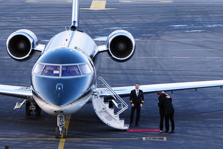 Uzbuna u Nuuku. Nepoznati muškarac prošao kontrolu i ušao u avion danske premijerke