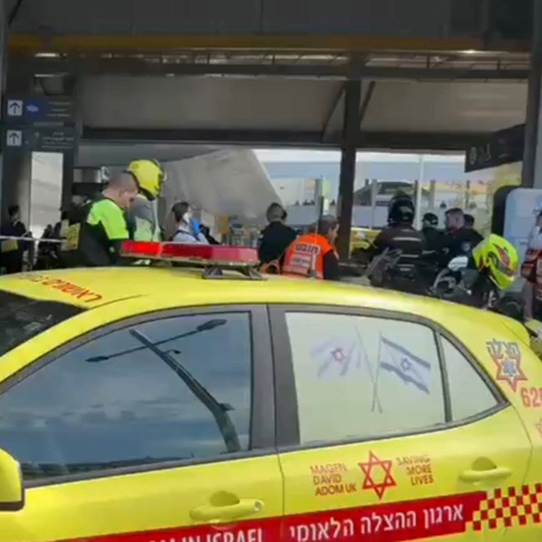 Napad nožem na autobusnoj stanici u Izraelu, najmanje jedna osoba ubijena