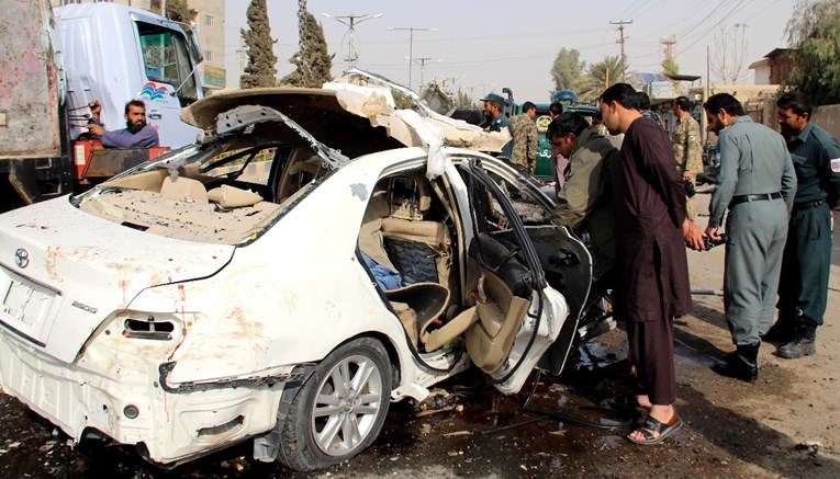 Eksplozija auto-bombe u Afganistanu, poginulo najmanje 30 vojnika