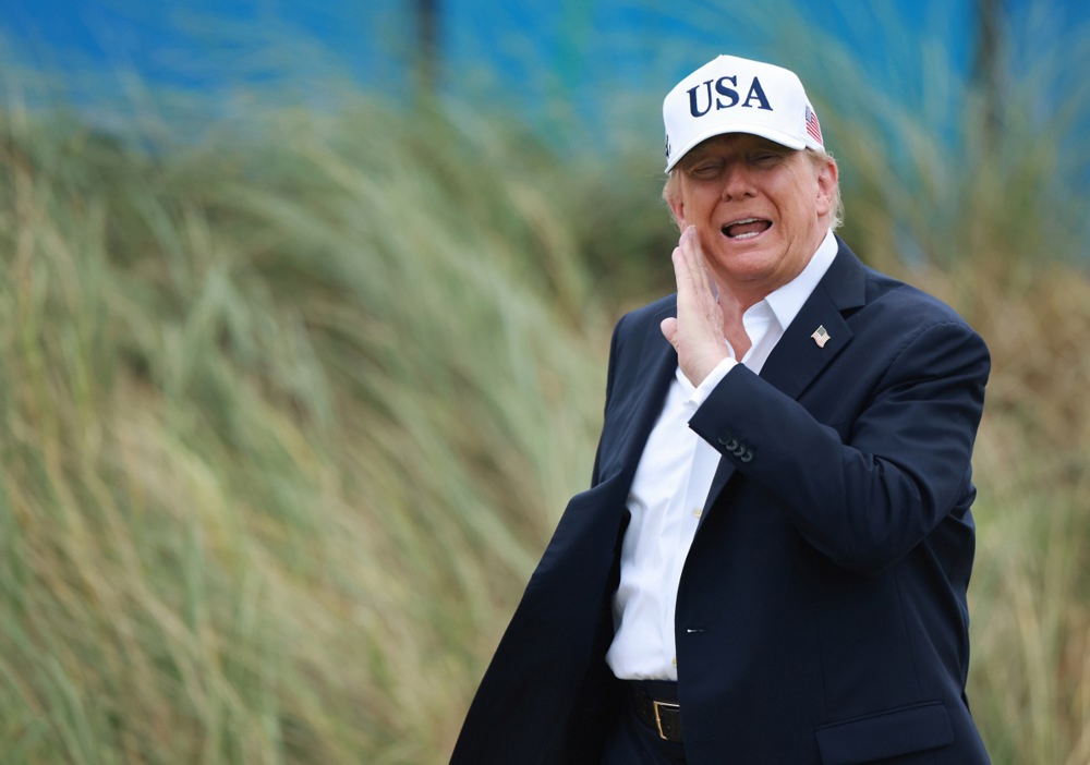 Trump: Previše je zabirnutosti o AI-ju, negativne sile iznose opasne tvrdnje