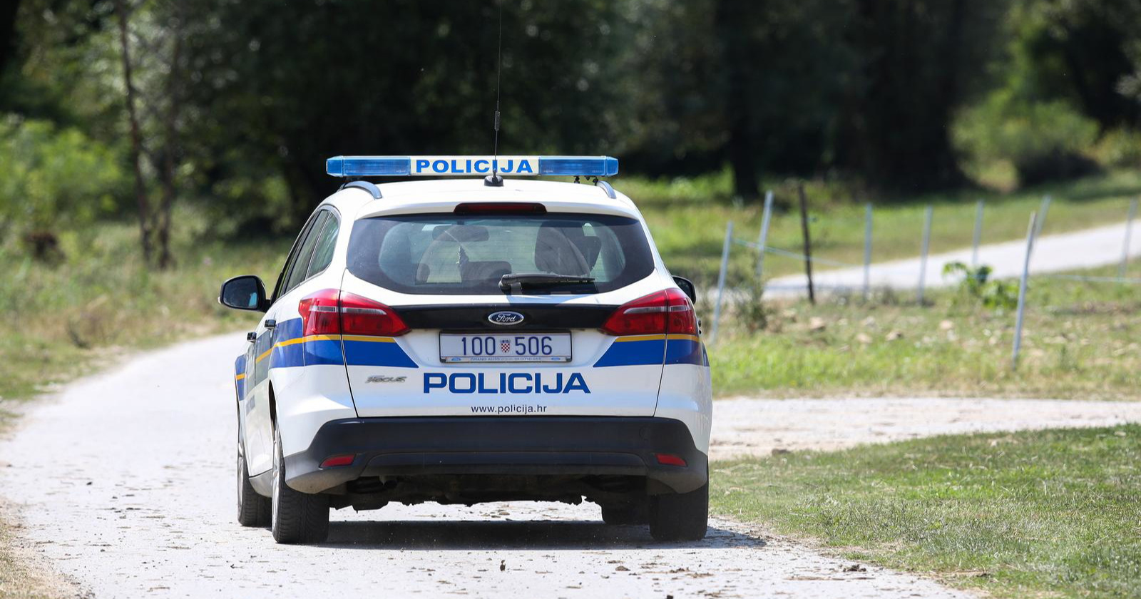 Veterinar im došao izliječiti bolesnu kravu, oni ga napali vilama. "Probodi ga"