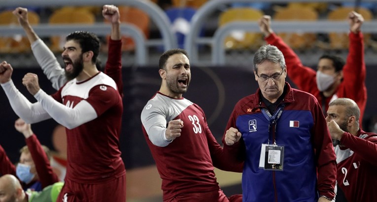 Katar u drami pobijedio Argentinu i ušao u četvrtfinale SP-a u rukometu