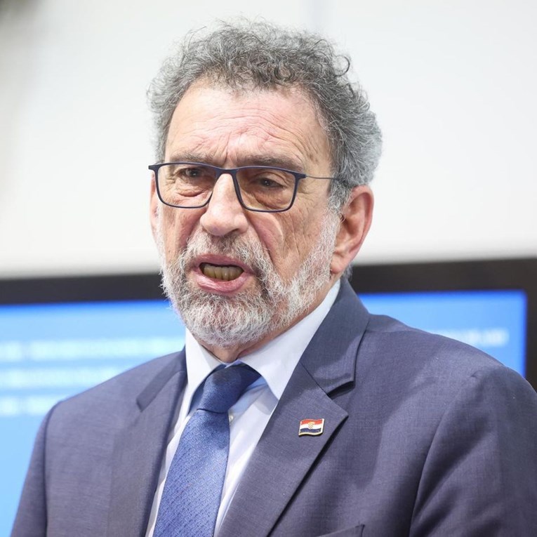 Fuchs: Sindikati manipuliraju brojkama, ja neću