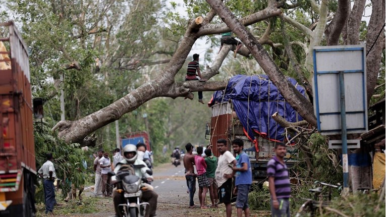 Ciklon Amphan uništio desetke tisuća domova u Indiji i Bangladešu, poginulo 96 ljudi
