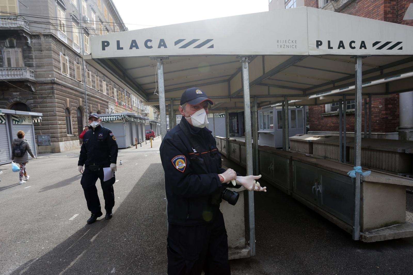 Na riječkom području dvoje novooboljelih, jedna zaražena skinuta s respiratora