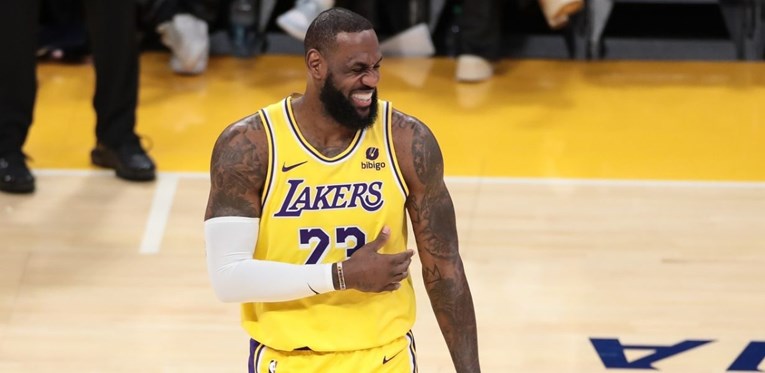 LeBron James LA Lakersima uzeo još 104 milijuna dolara
